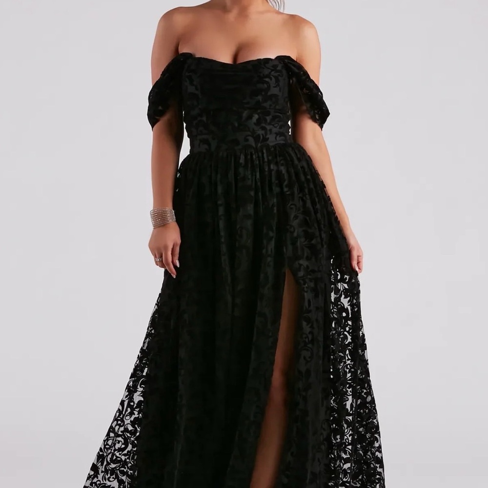 Windsor Black Strapless Velvet Burnout Off-Shoulder Gown